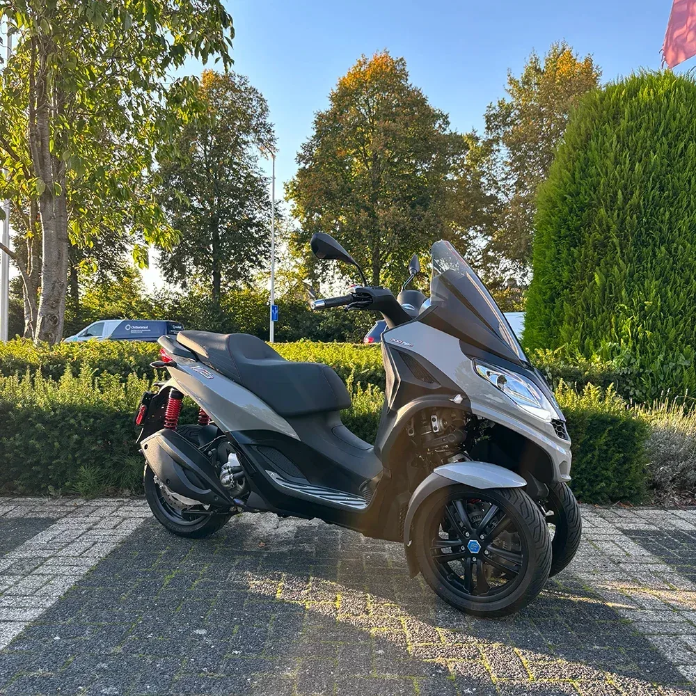 Piaggio MP3 300 HPE (2023) — foto 1