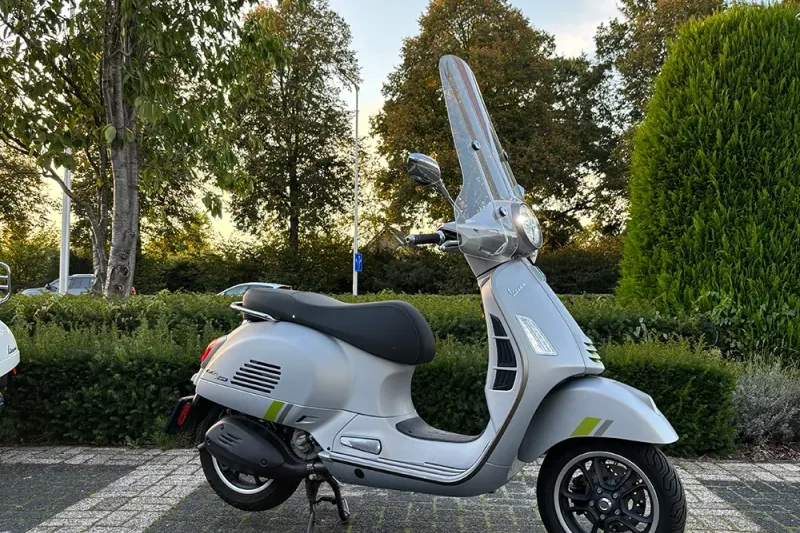Vespa GTS 300 (2023)
