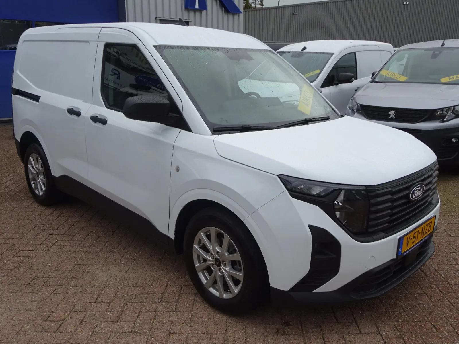 Ford Transit Courier (2024) — foto 1