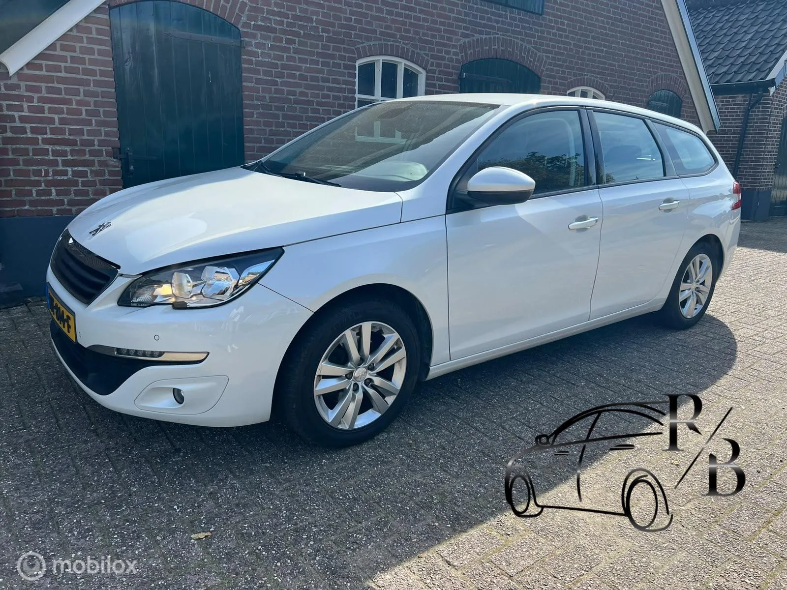 Peugeot 308 (2015) — foto 1