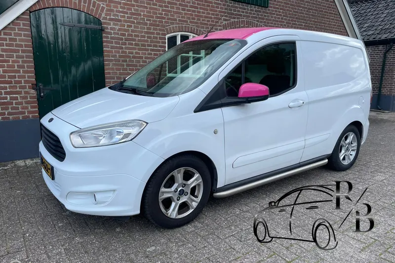 Ford Transit Courier (2016)
