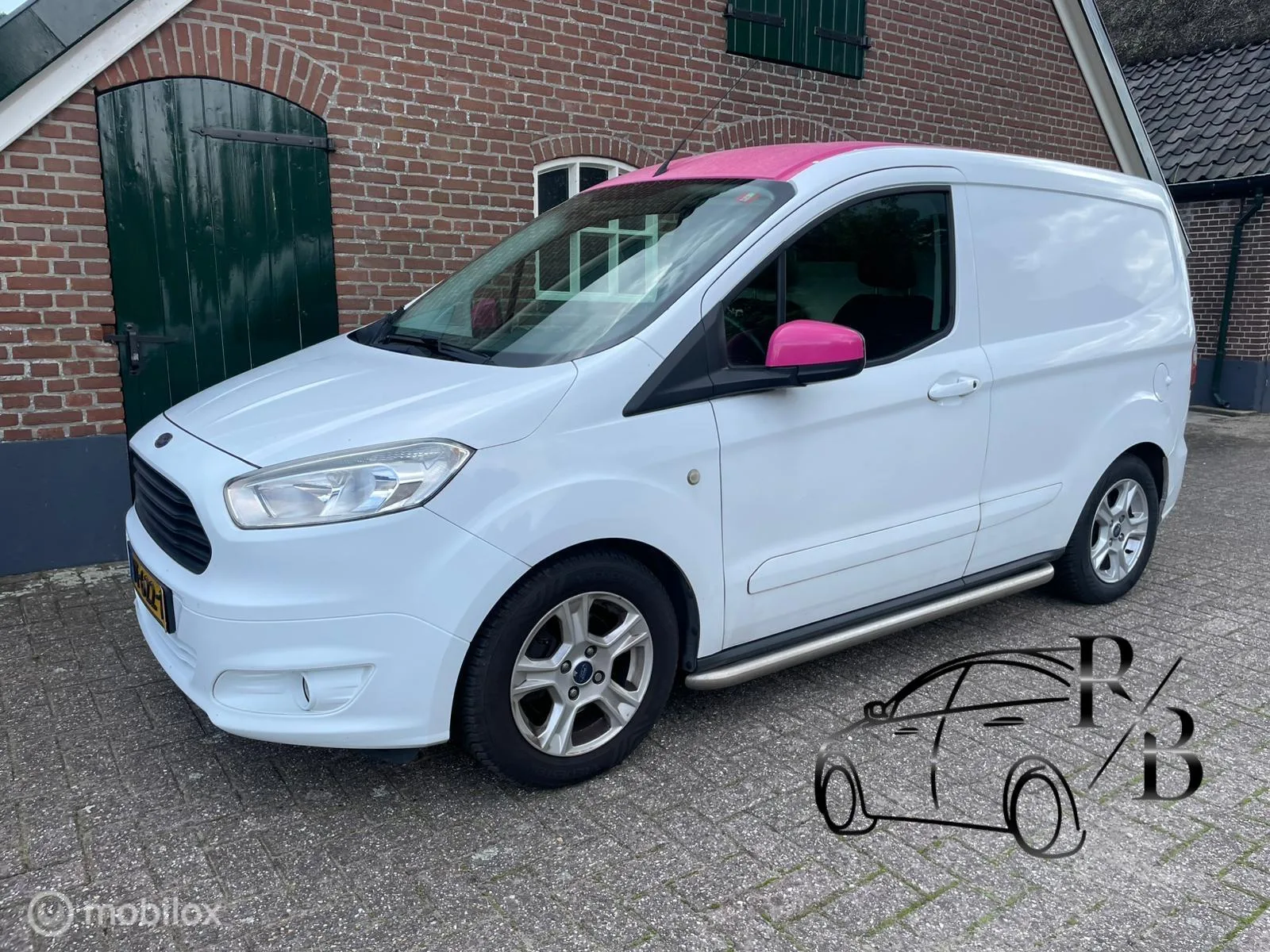 Ford Transit Courier (2016) — foto 1