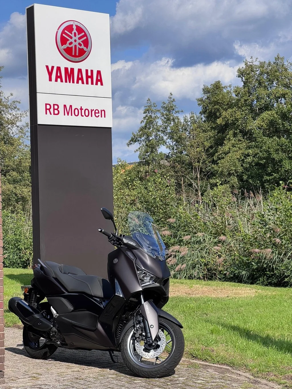 Yamaha XMAX 300 Tech MAX (2025) — foto 1