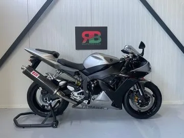 Yamaha YZF 1000 R1 (2002) — foto 1