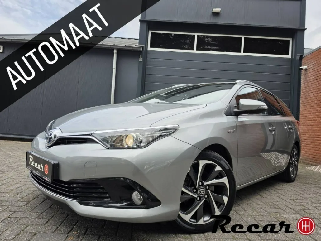 Toyota Auris (2016) — foto 1