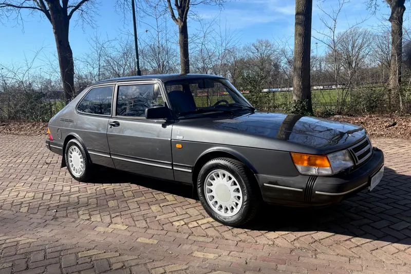 Saab 900 (1990)