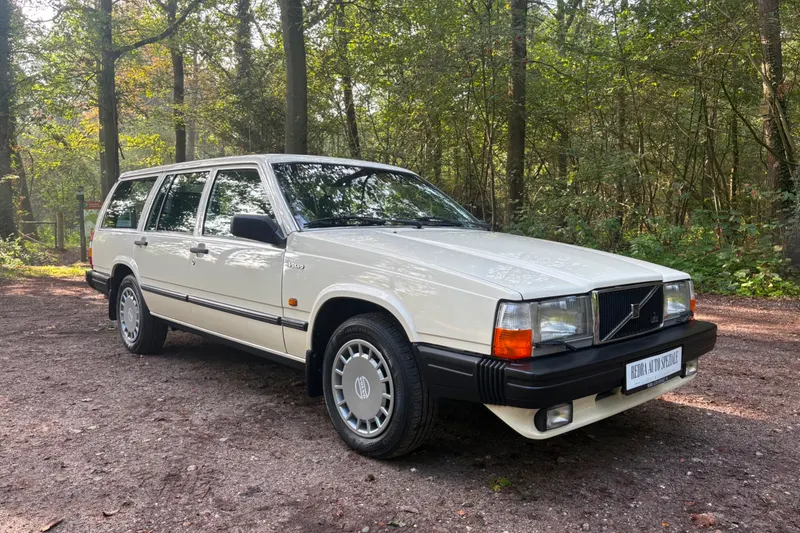 Volvo 745-883 GI (1989)