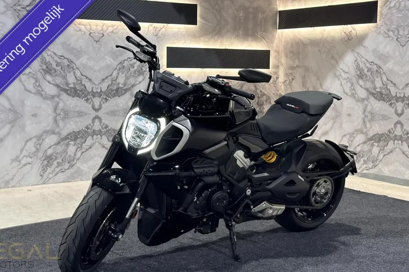 Ducati Diavel V4 (2024)