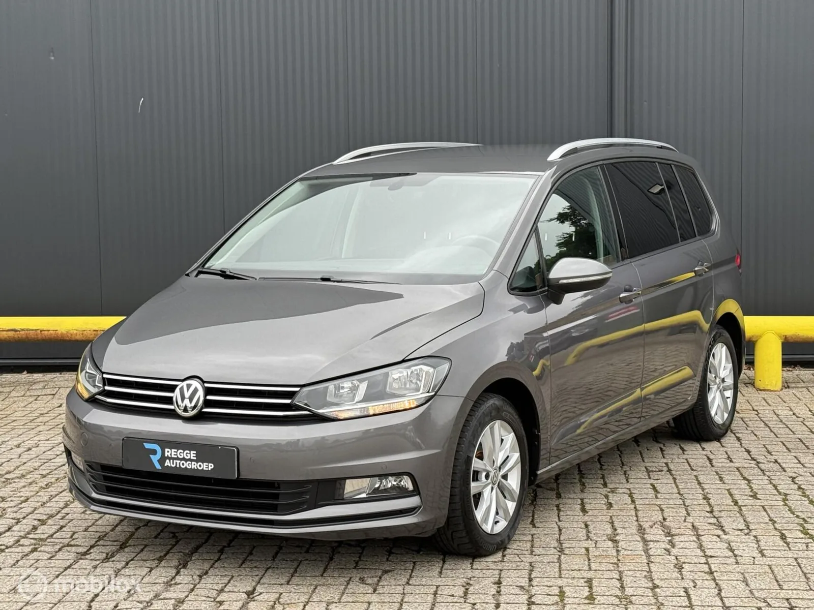 Volkswagen Touran (2015) — foto 1