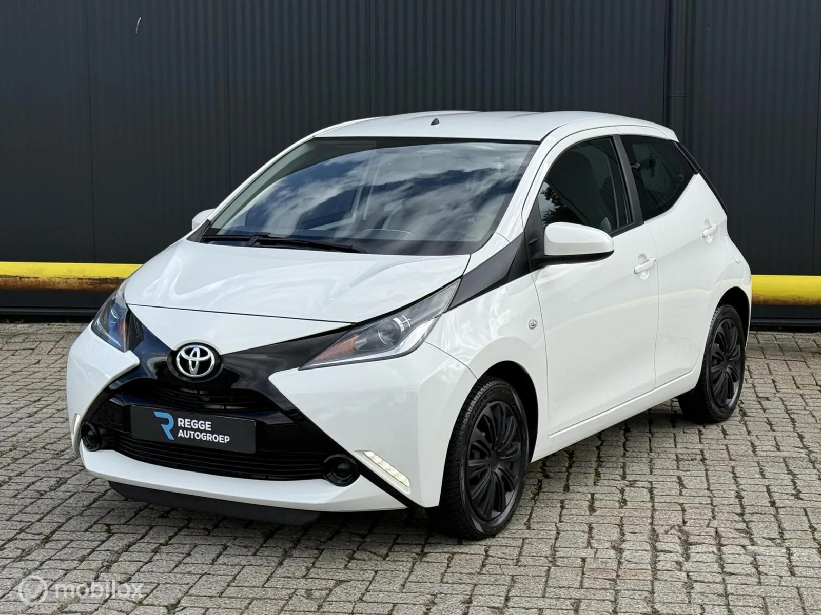 Toyota Aygo (2015) — foto 1