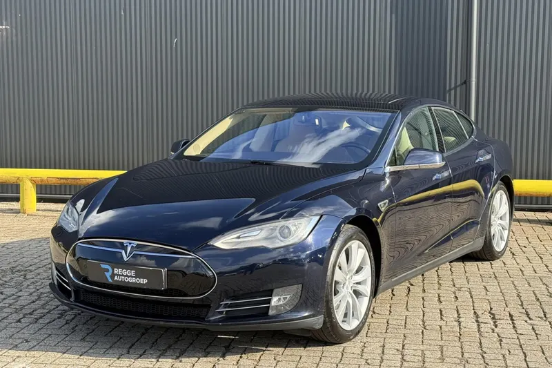 Tesla Model S (2014)