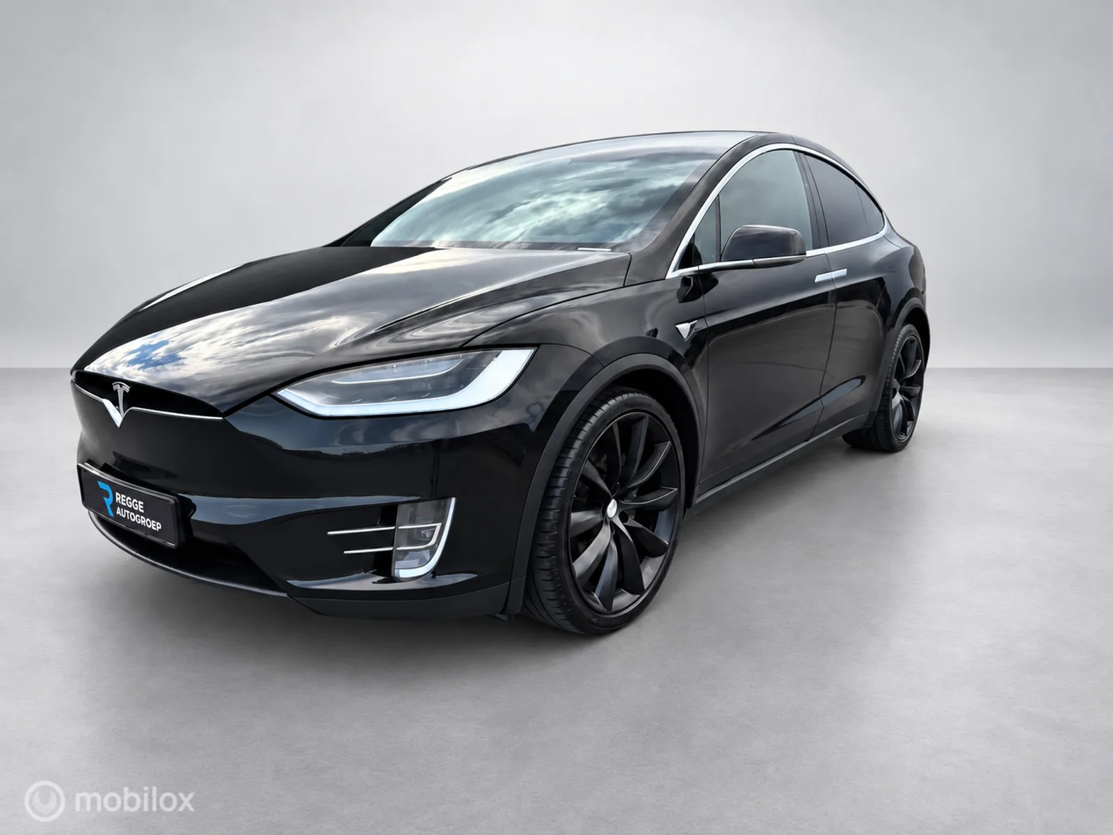 Tesla Model X (2017) — foto 1