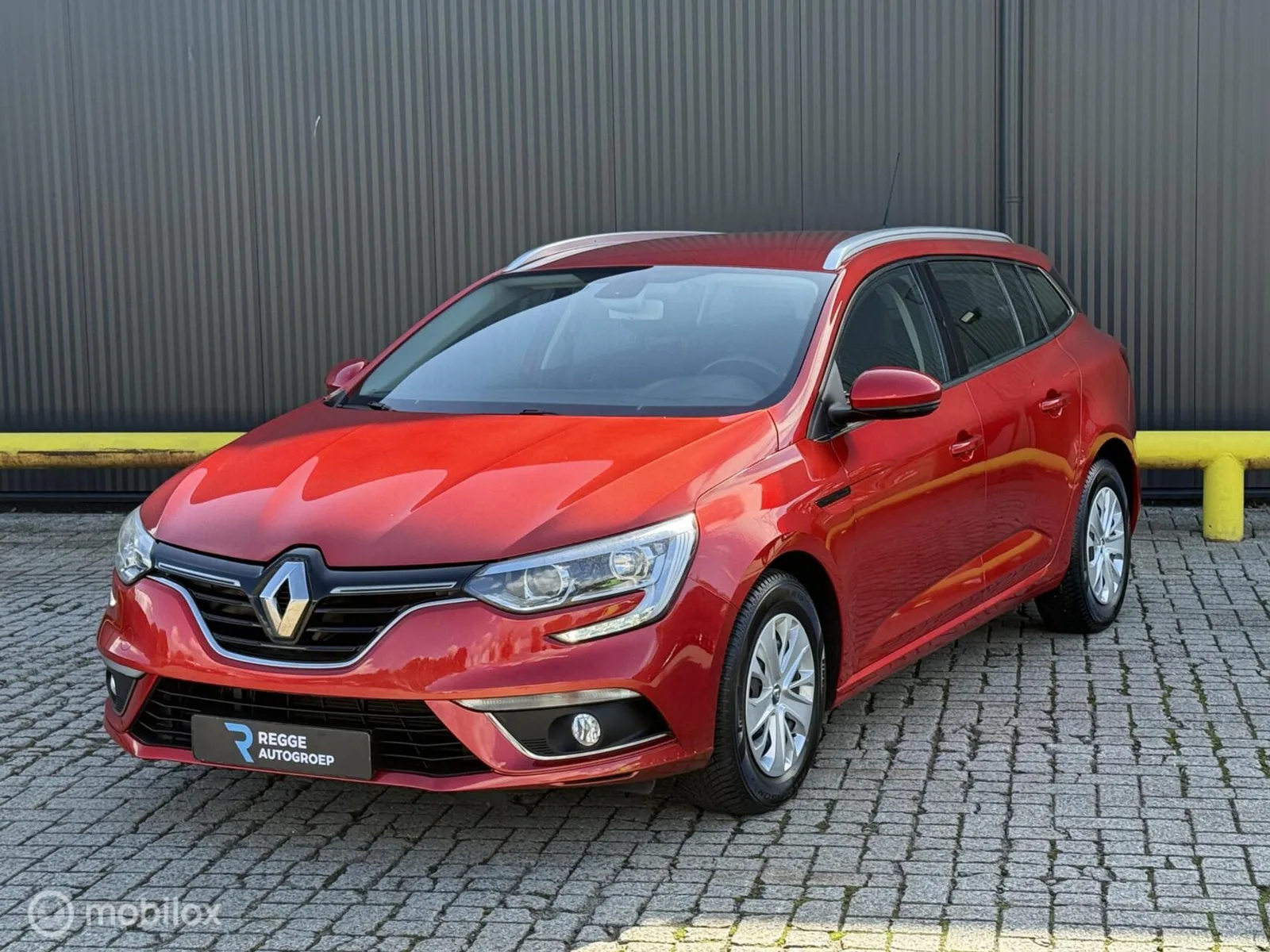 Renault Mégane (2017) — foto 1