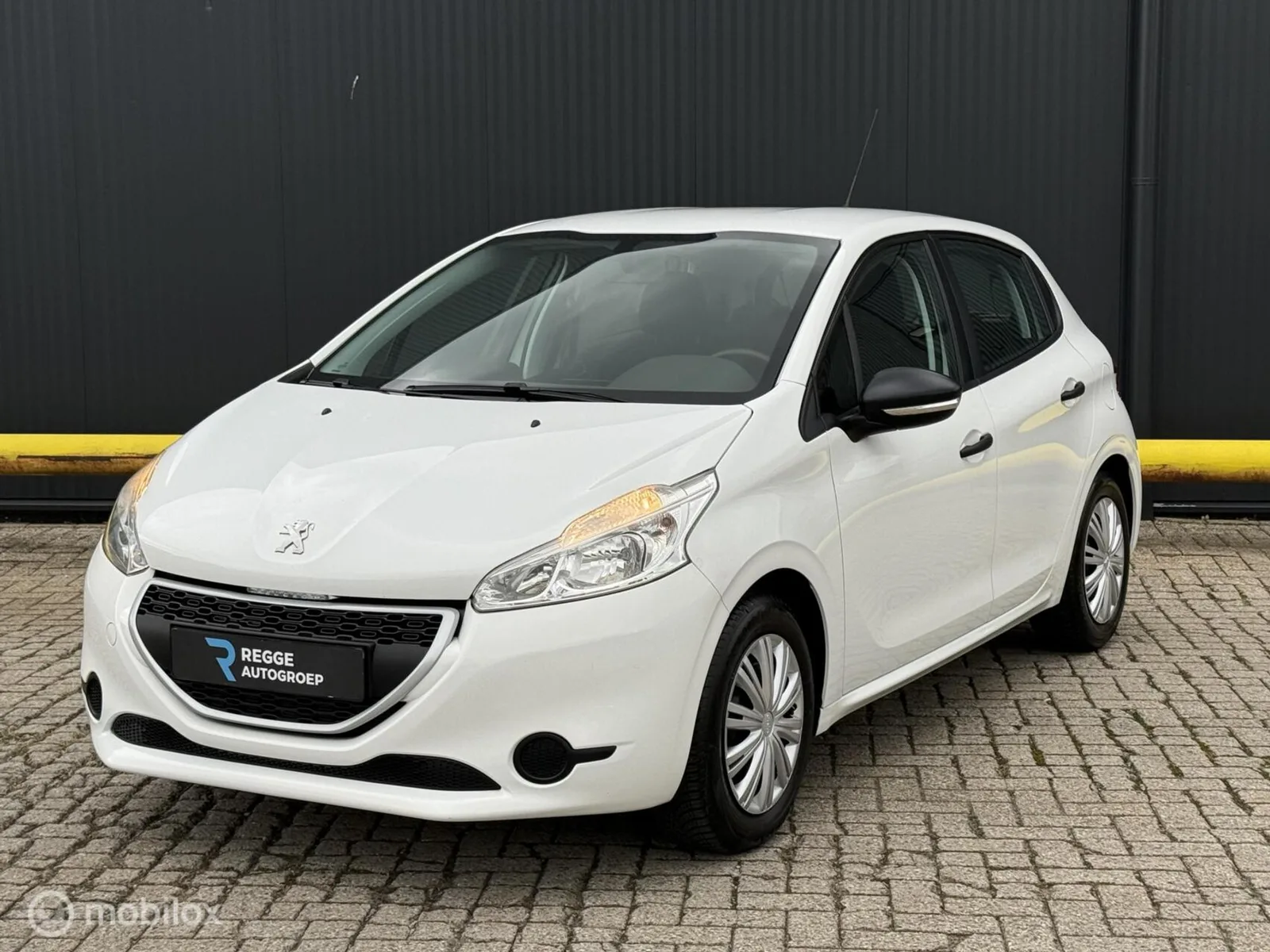 Peugeot 208 (2013) — foto 1