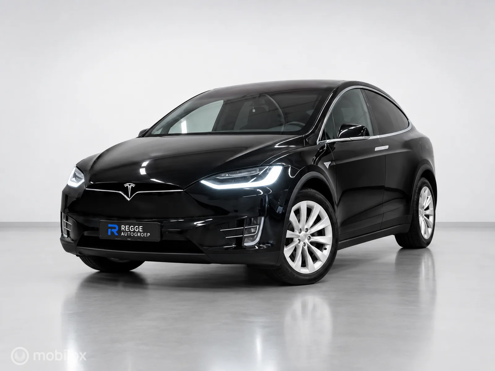Tesla Model X (2017) — foto 1