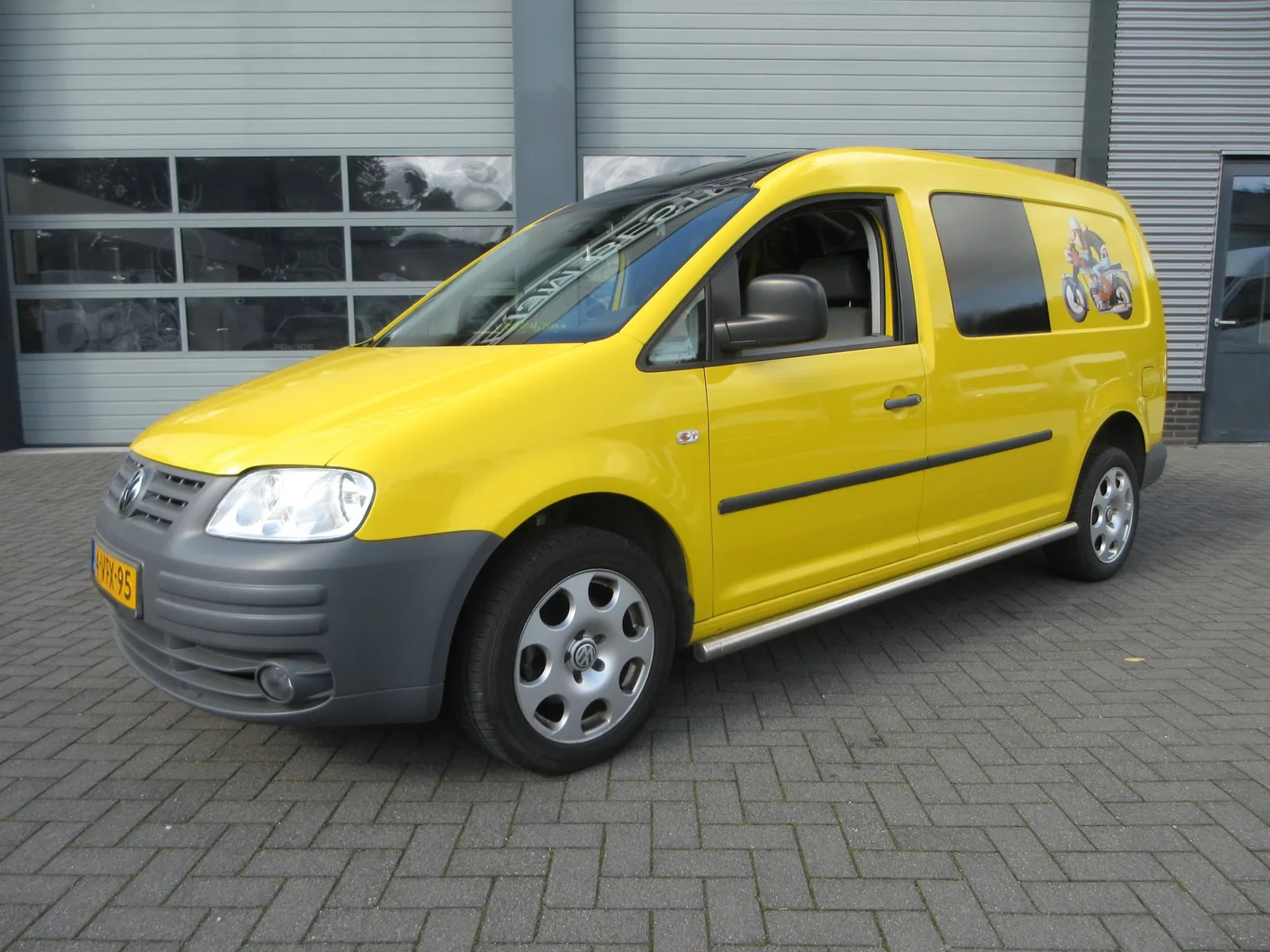 Volkswagen Caddy (2010) — foto 1