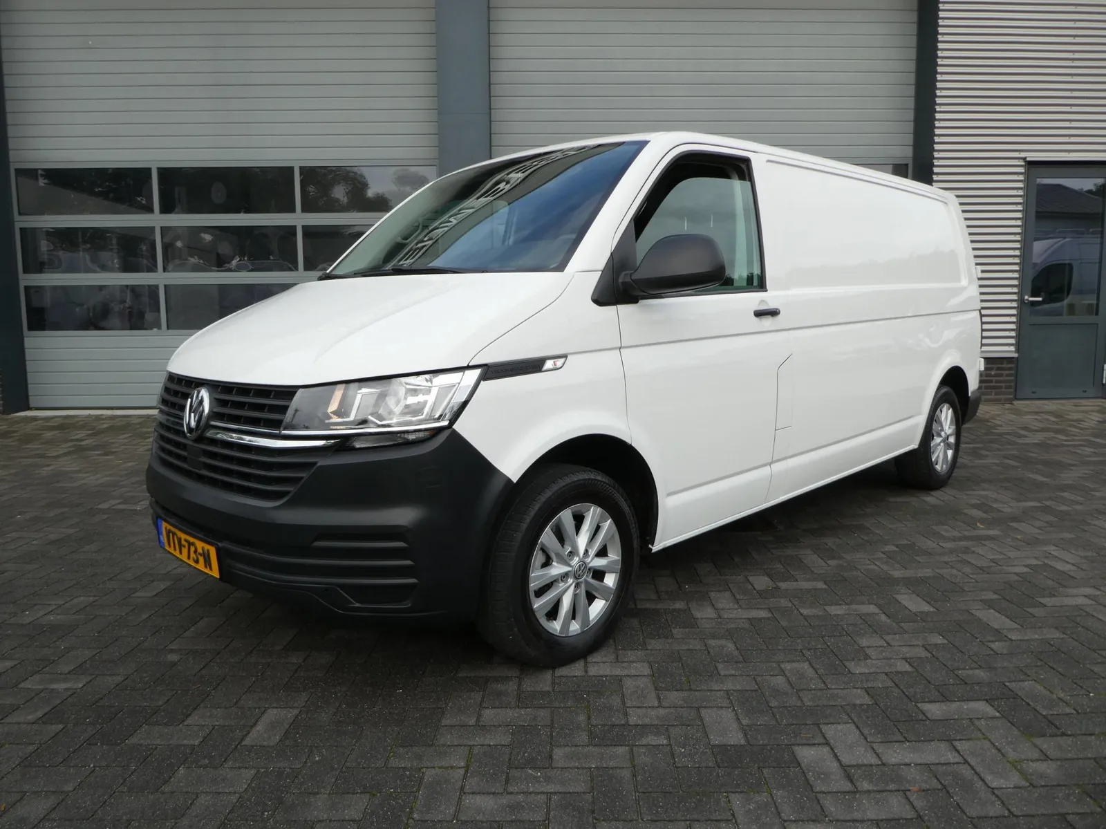Volkswagen Transporter (2023) — foto 1