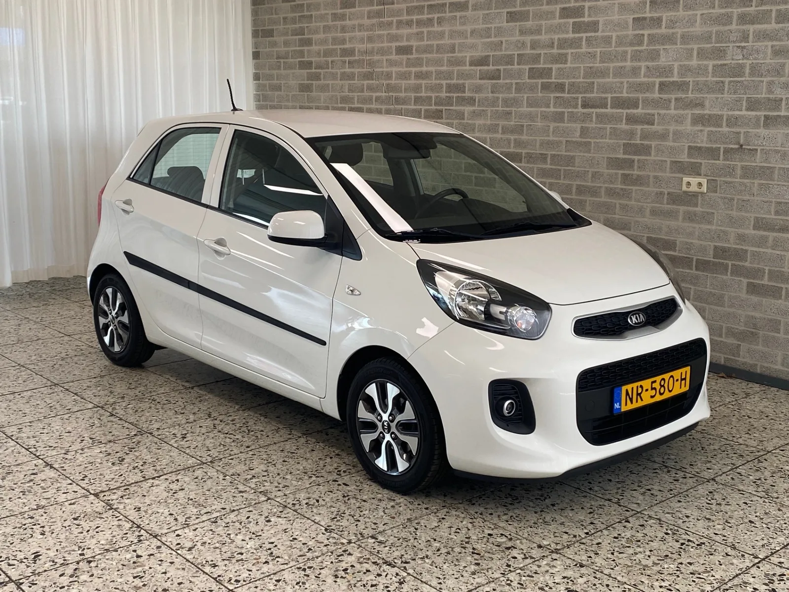 Kia Picanto (2017) — foto 1