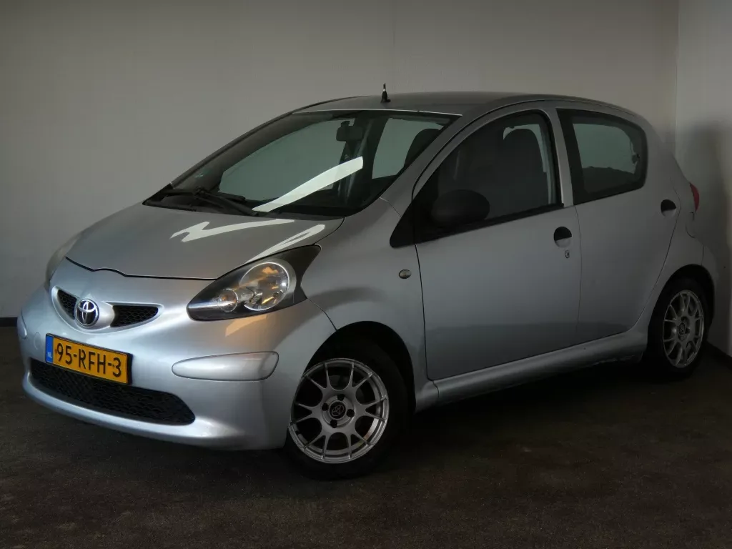 Toyota Aygo (2008) — foto 1