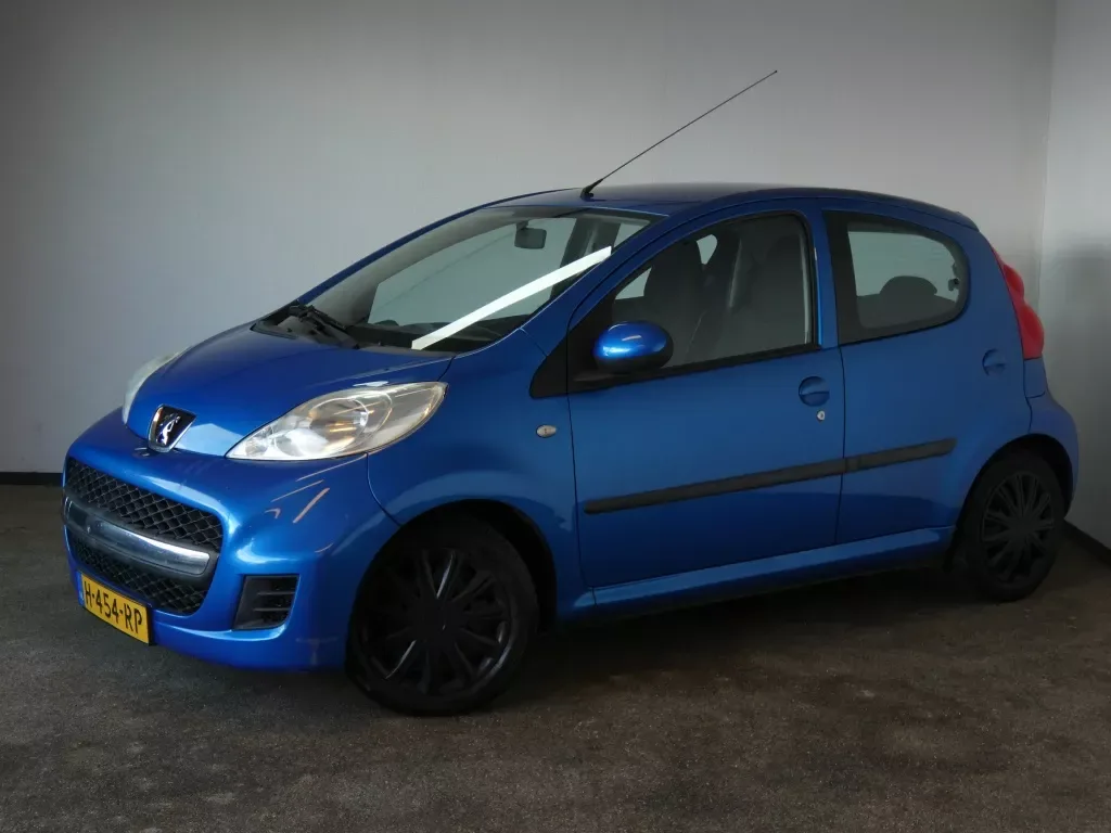 Peugeot 107 (2009) — foto 1