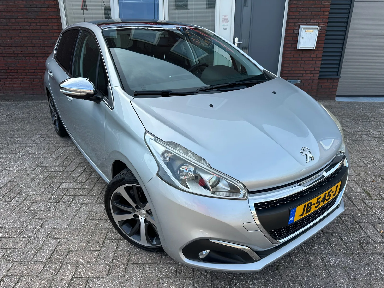 Peugeot 208 (2016) — foto 1