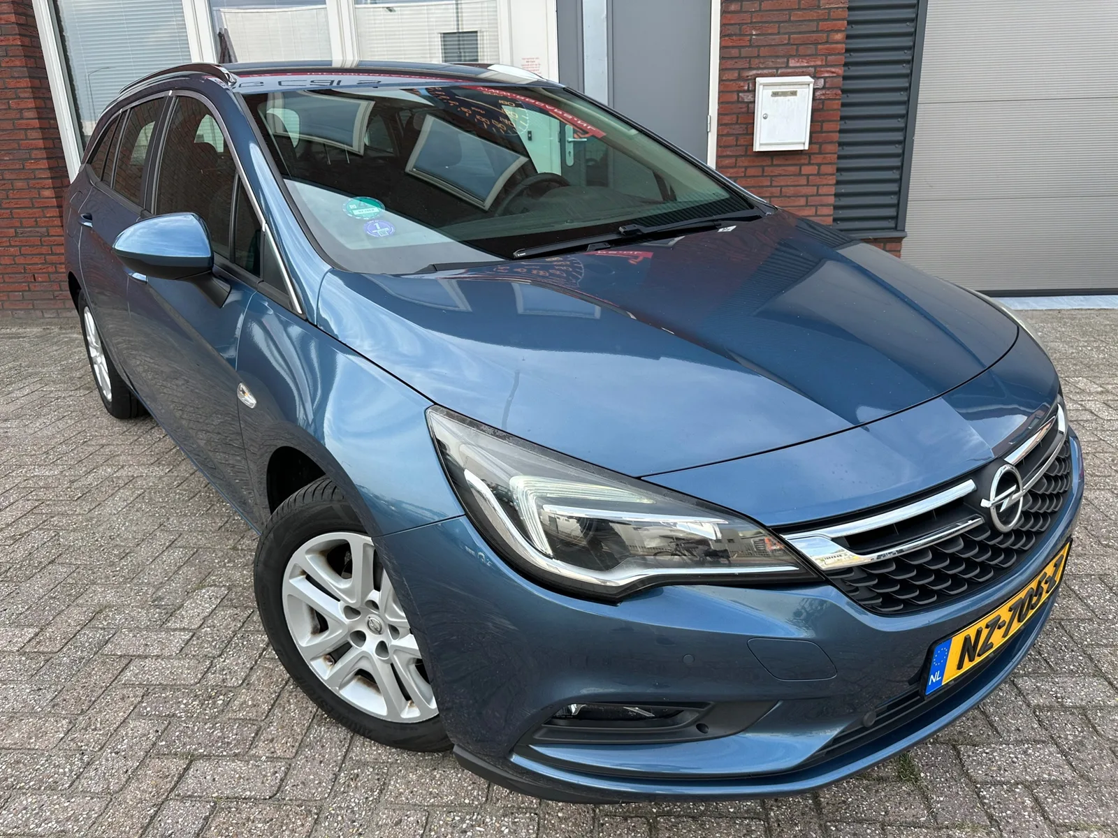 Opel Astra Sports Tourer (2017) — foto 1