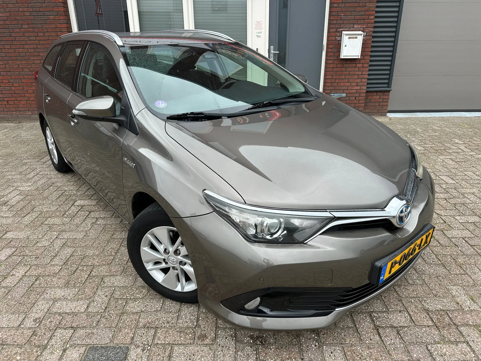 Toyota Auris (2017) — foto 1