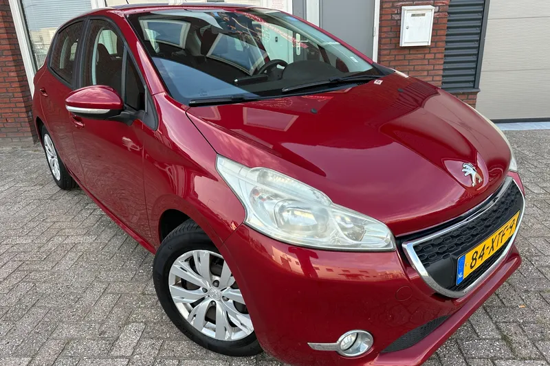Peugeot 208 (2012)