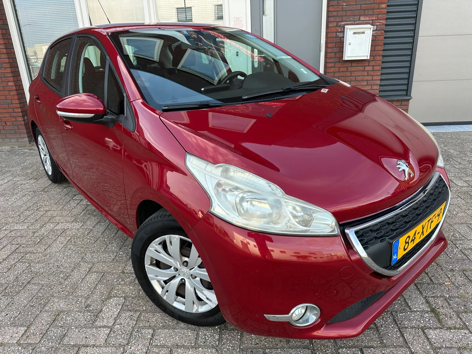 Peugeot 208 (2012) — foto 1