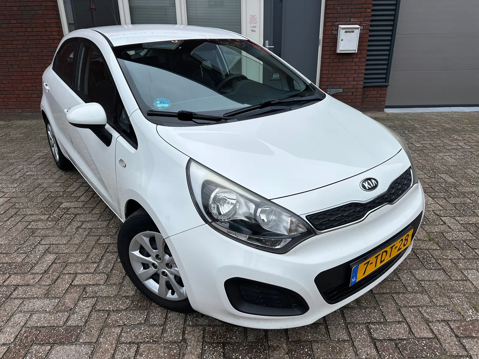 Kia Rio (2014) — foto 1