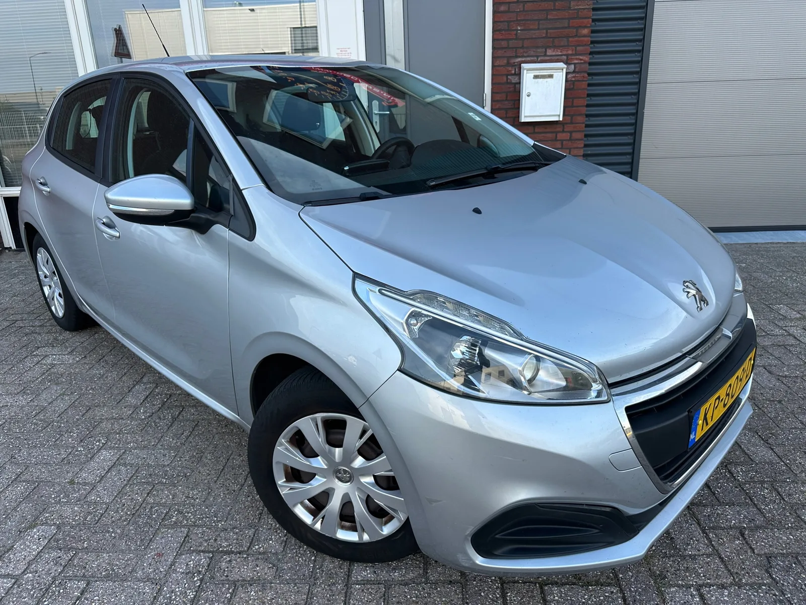 Peugeot 208 (2016) — foto 1