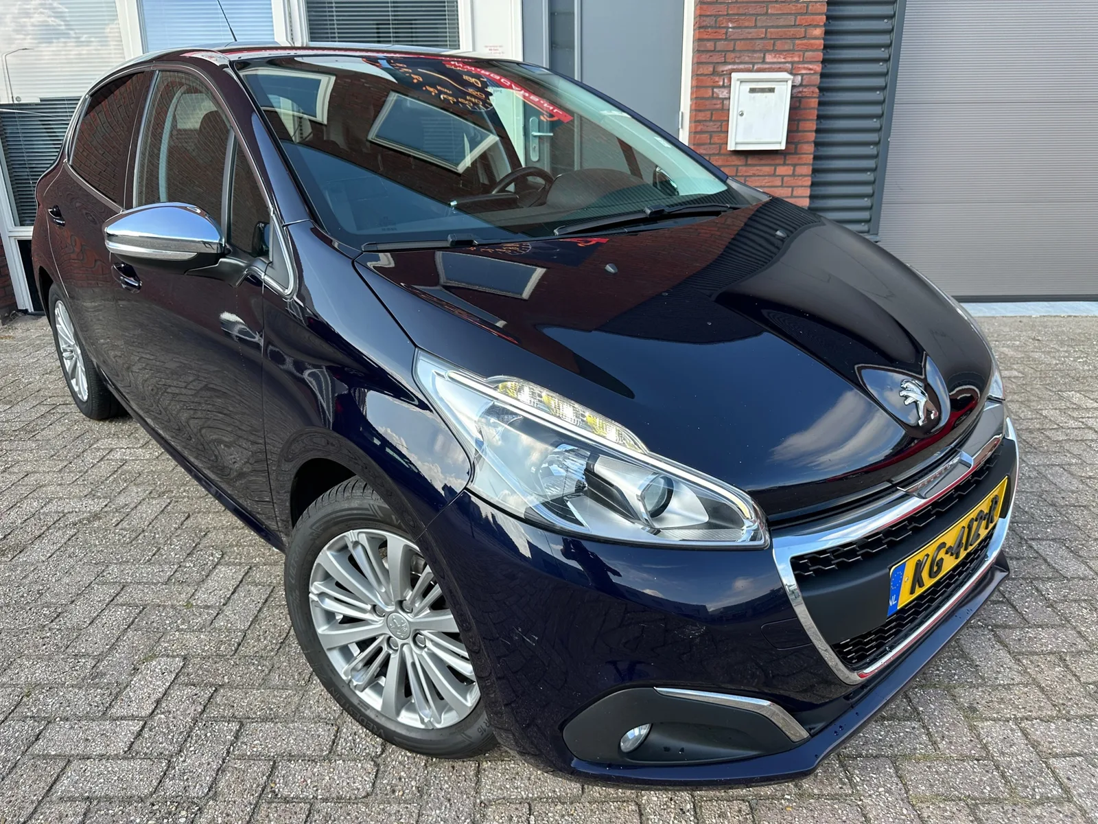 Peugeot 208 (2016) — foto 1