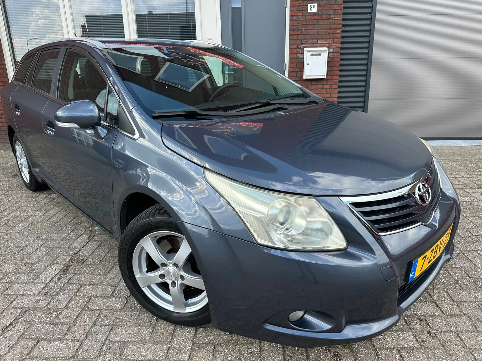 Toyota Avensis (2010) — foto 1