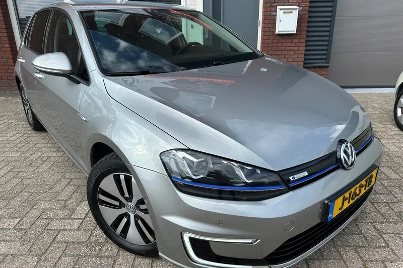 Volkswagen E-Golf (2015)