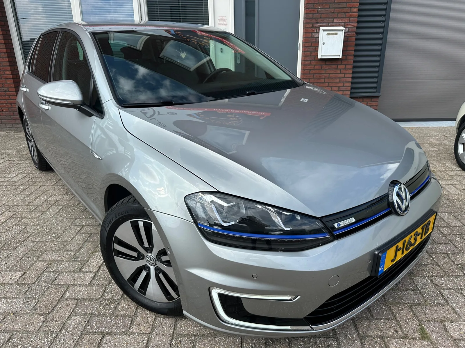 Volkswagen E-Golf (2015) — foto 1