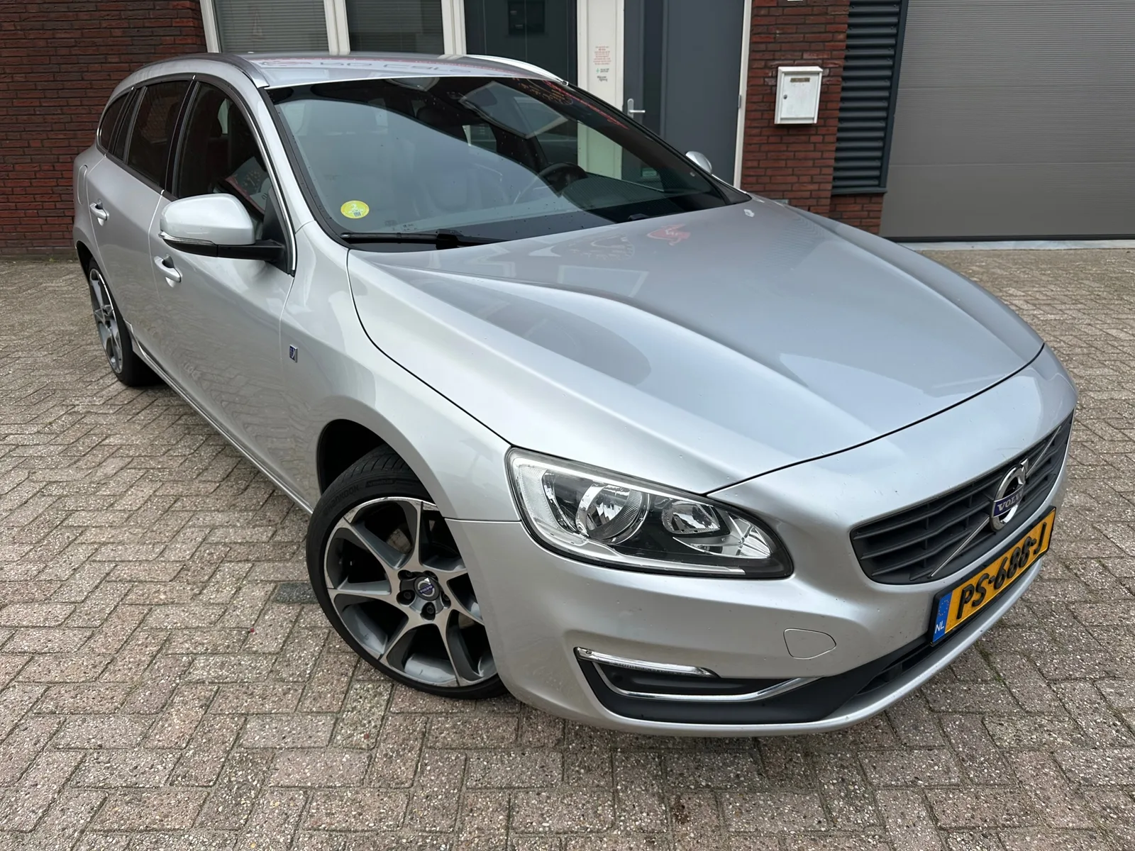 Volvo V60 (2015) — foto 1