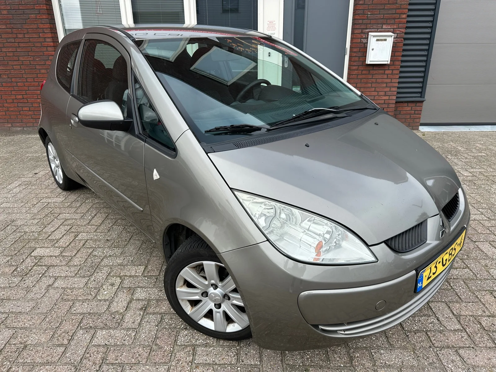 Mitsubishi Colt (2008) — foto 1