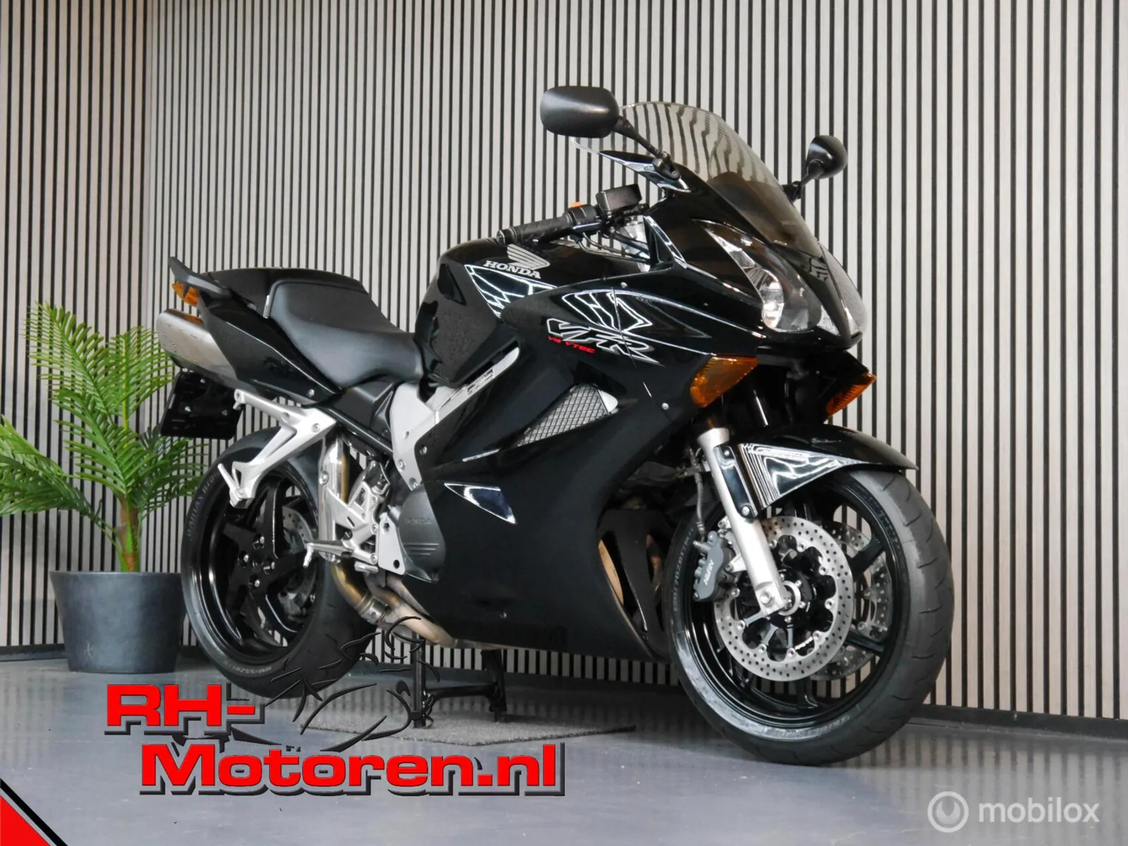 Honda VFR800 800FI (2002) — foto 1