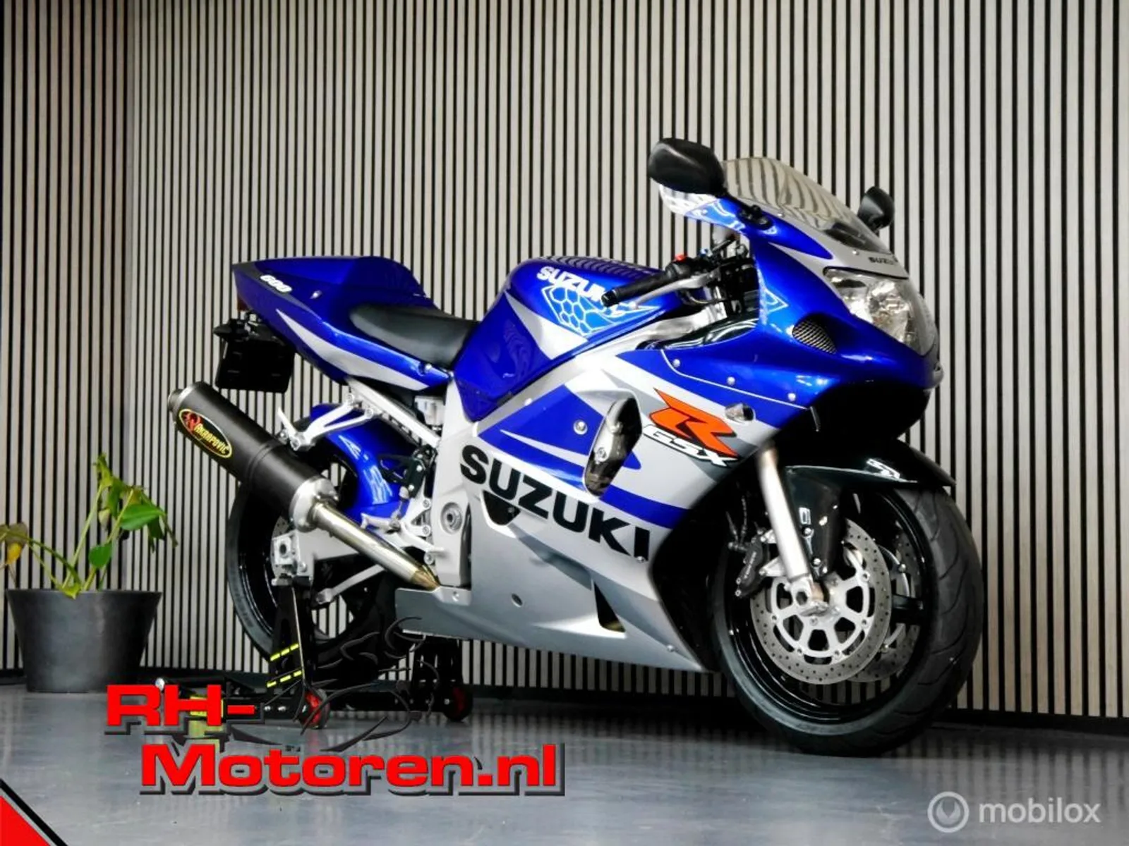 Suzuki GSX-R600 (2002) — foto 1