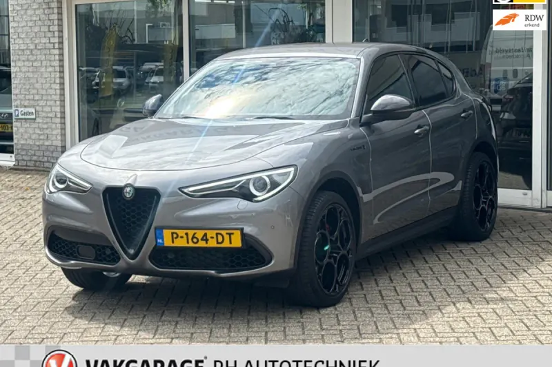 Alfa Romeo Stelvio (2017)