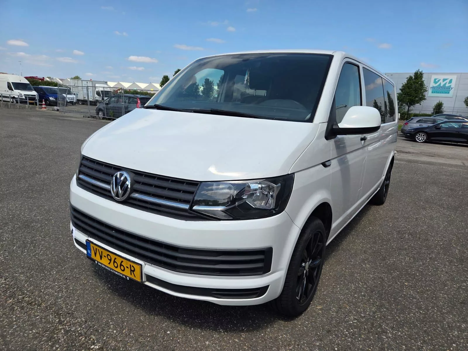 Volkswagen Transporter (2016) — foto 1