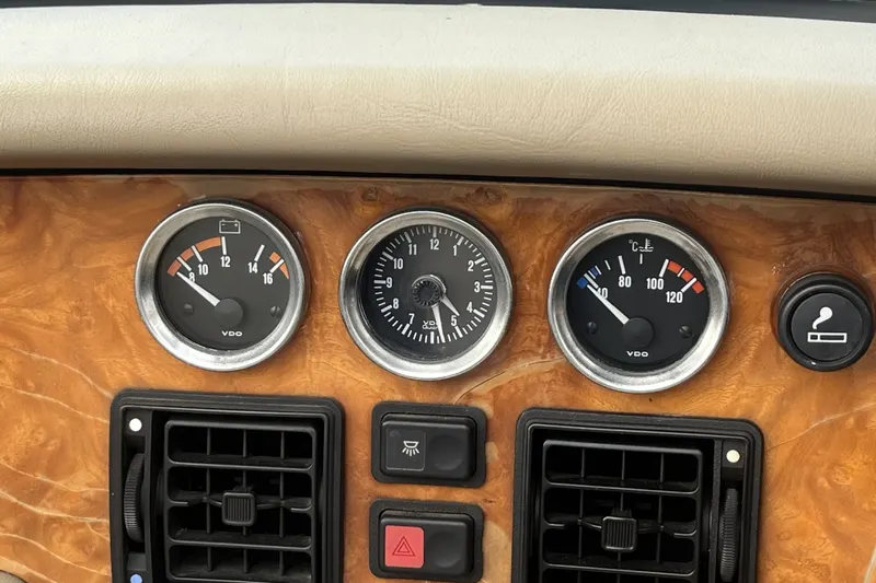 MG RV8 (1994)