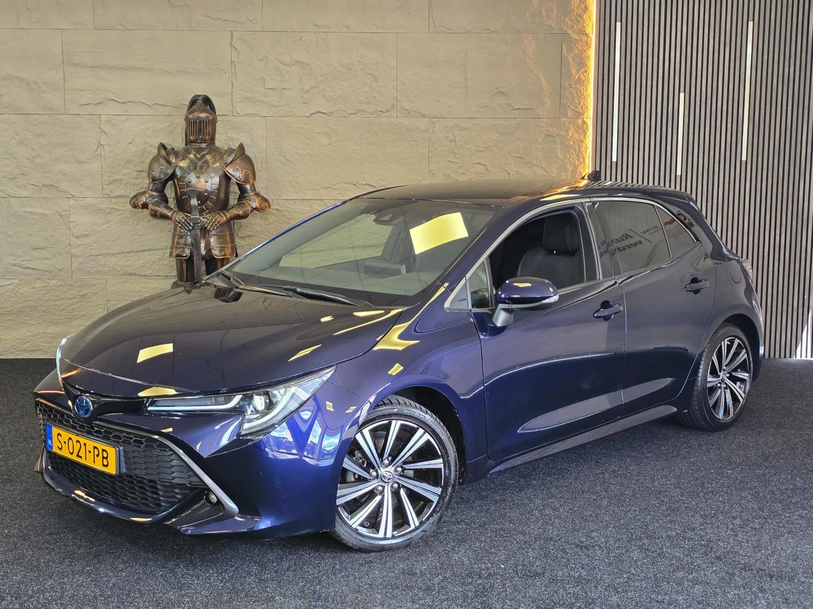 Toyota Corolla (2023) — foto 1
