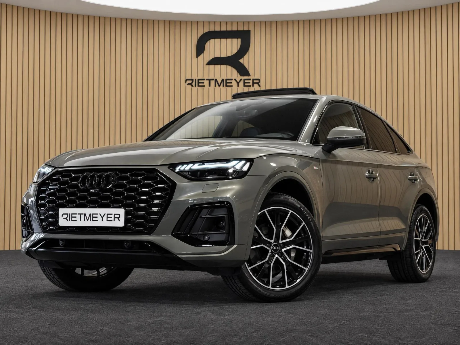 Audi Q5 Sportback (2023) — foto 1