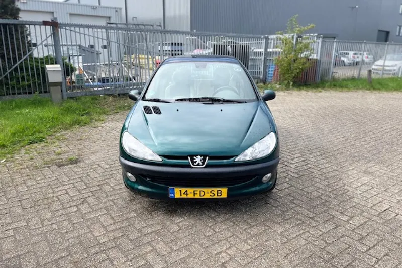 Peugeot 206 (2000)