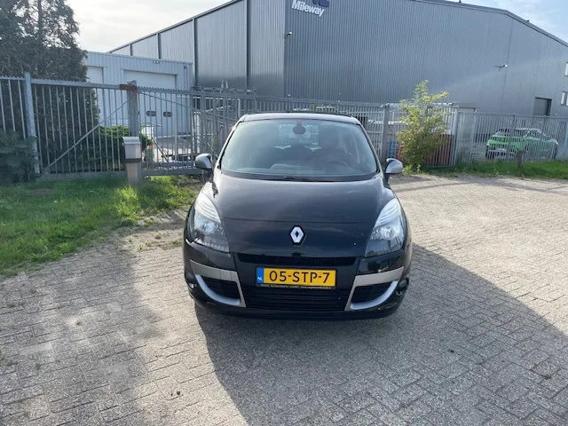 Renault Scénic (2011) — foto 1
