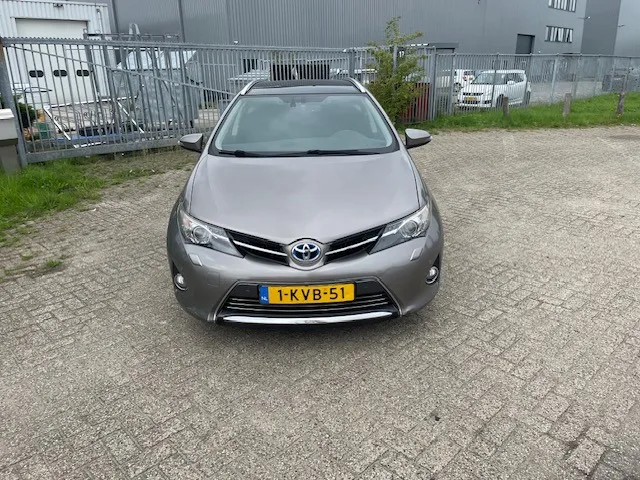 Toyota Auris (2013) — foto 1