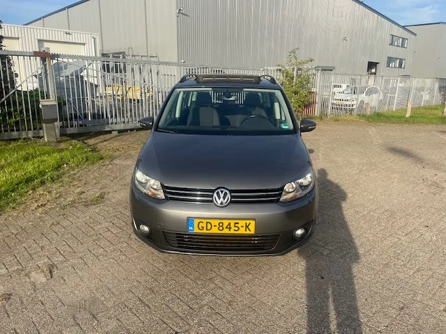 Volkswagen Touran (2012) — foto 1