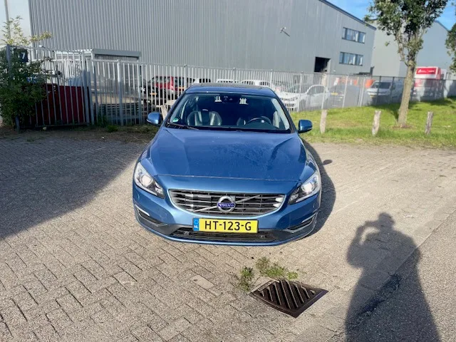 Volvo V60 (2015) — foto 1
