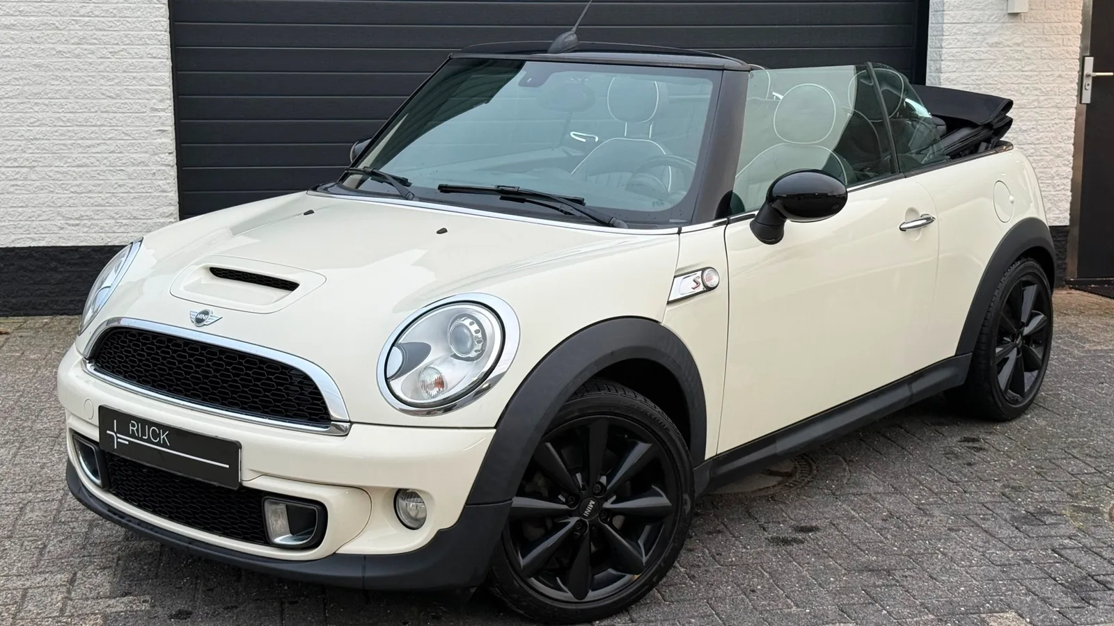 MINI Cabrio (2012) — foto 1